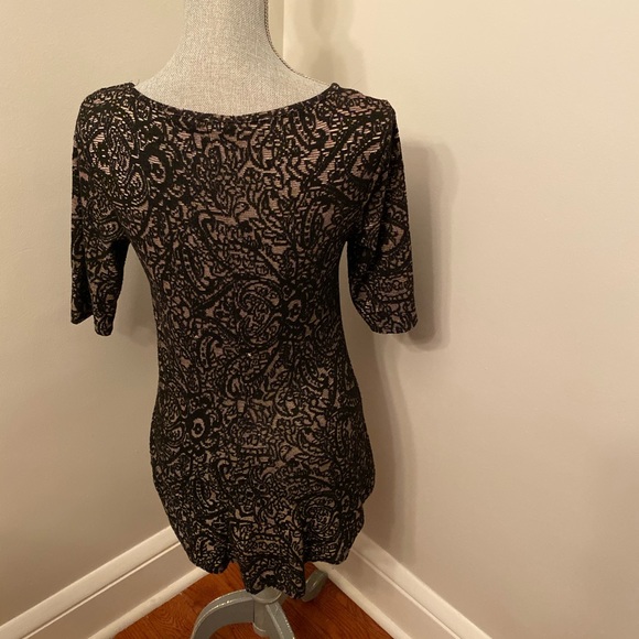 Black with nude under tone peplum top. - Picture 2 of 2